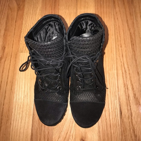 Stuart Weitzman Black Snakeskin Combat Boots 5.5 - Picture 5 of 5